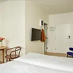 Apēron Apartment Hotel