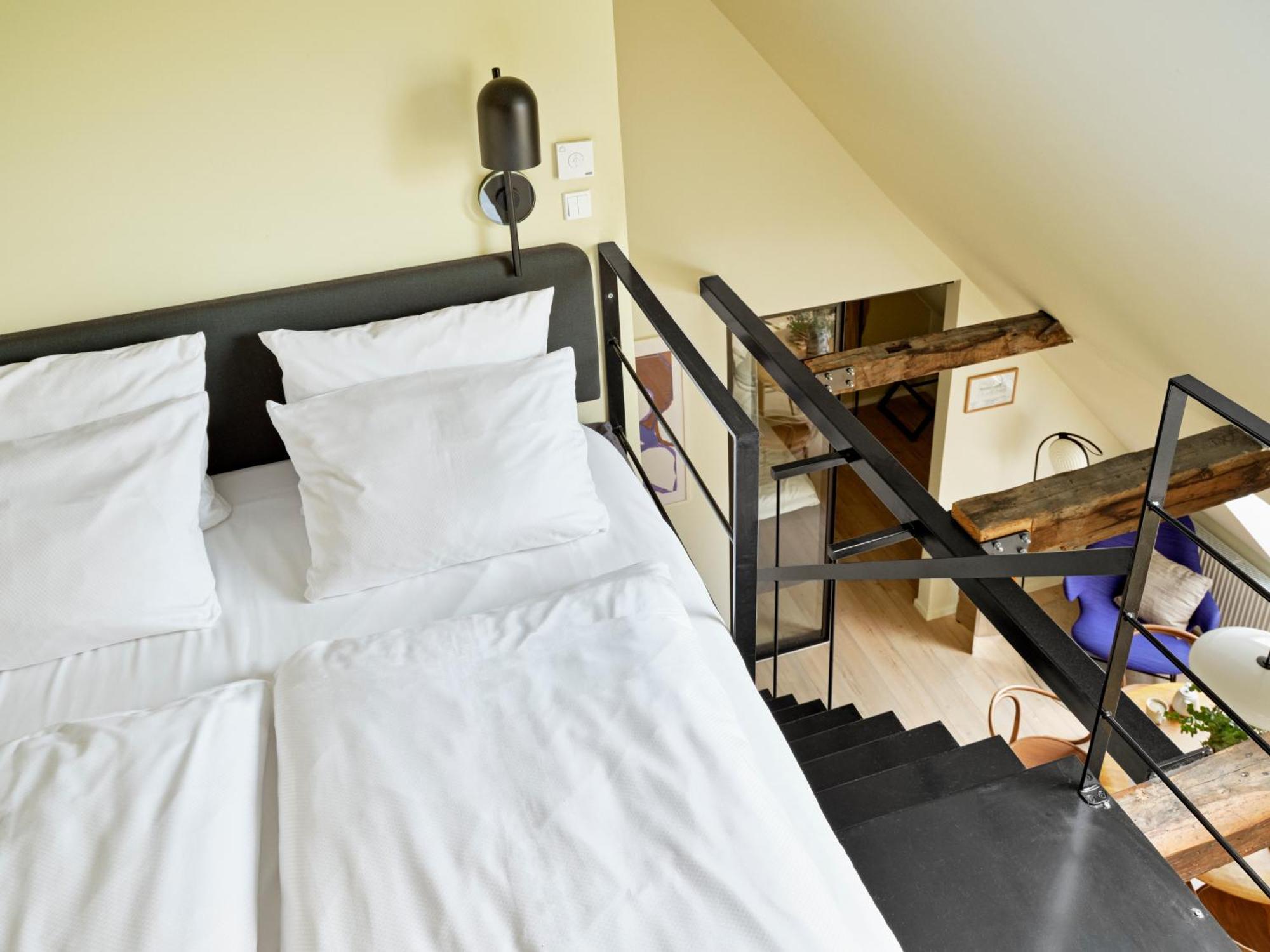 Apēron Aparthotel